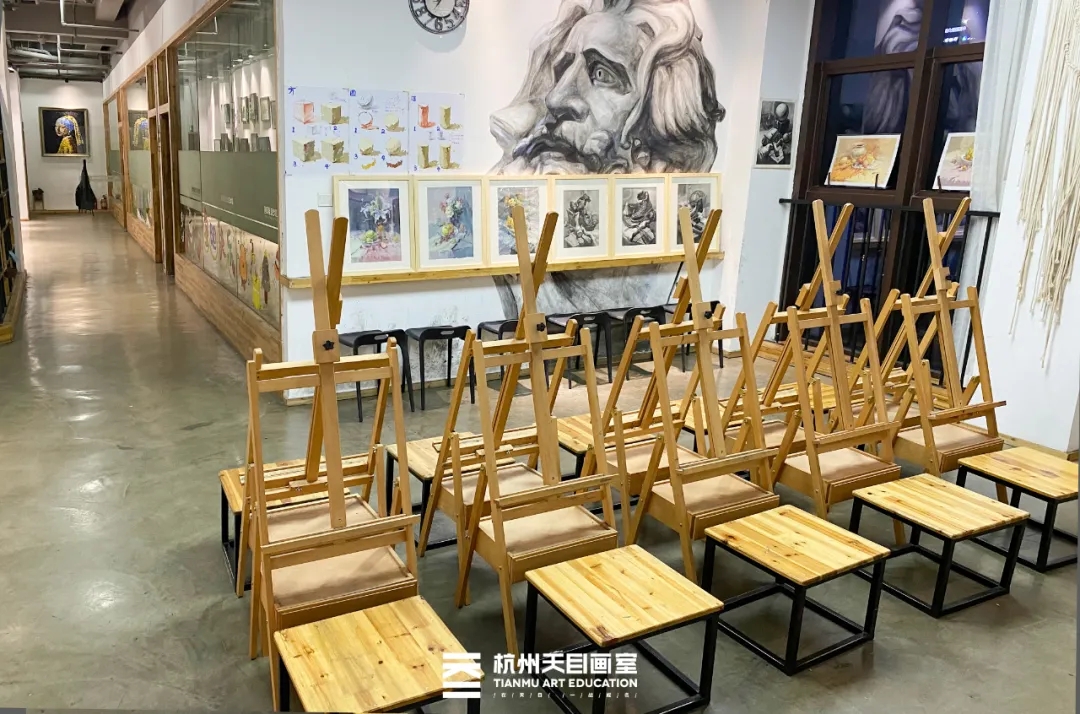 素描色彩培训：艺术世界的多彩探索