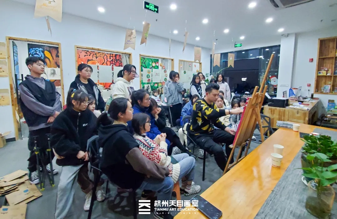 培养未来的小艺术家：儿童创意美术的魅力与趋势